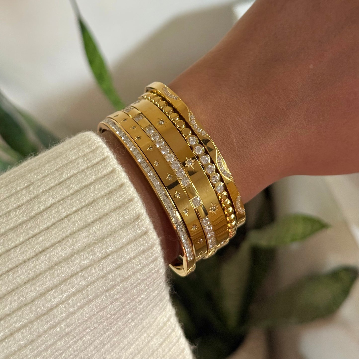 STARRY BANGLE BRACELET