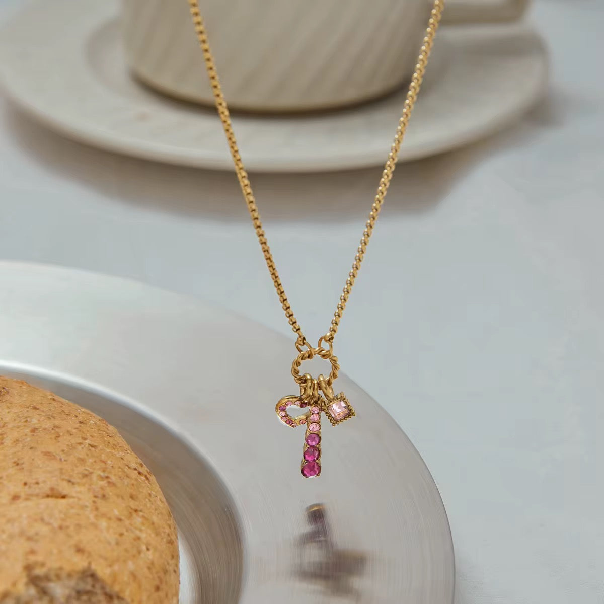 BLUSH NECKLACE