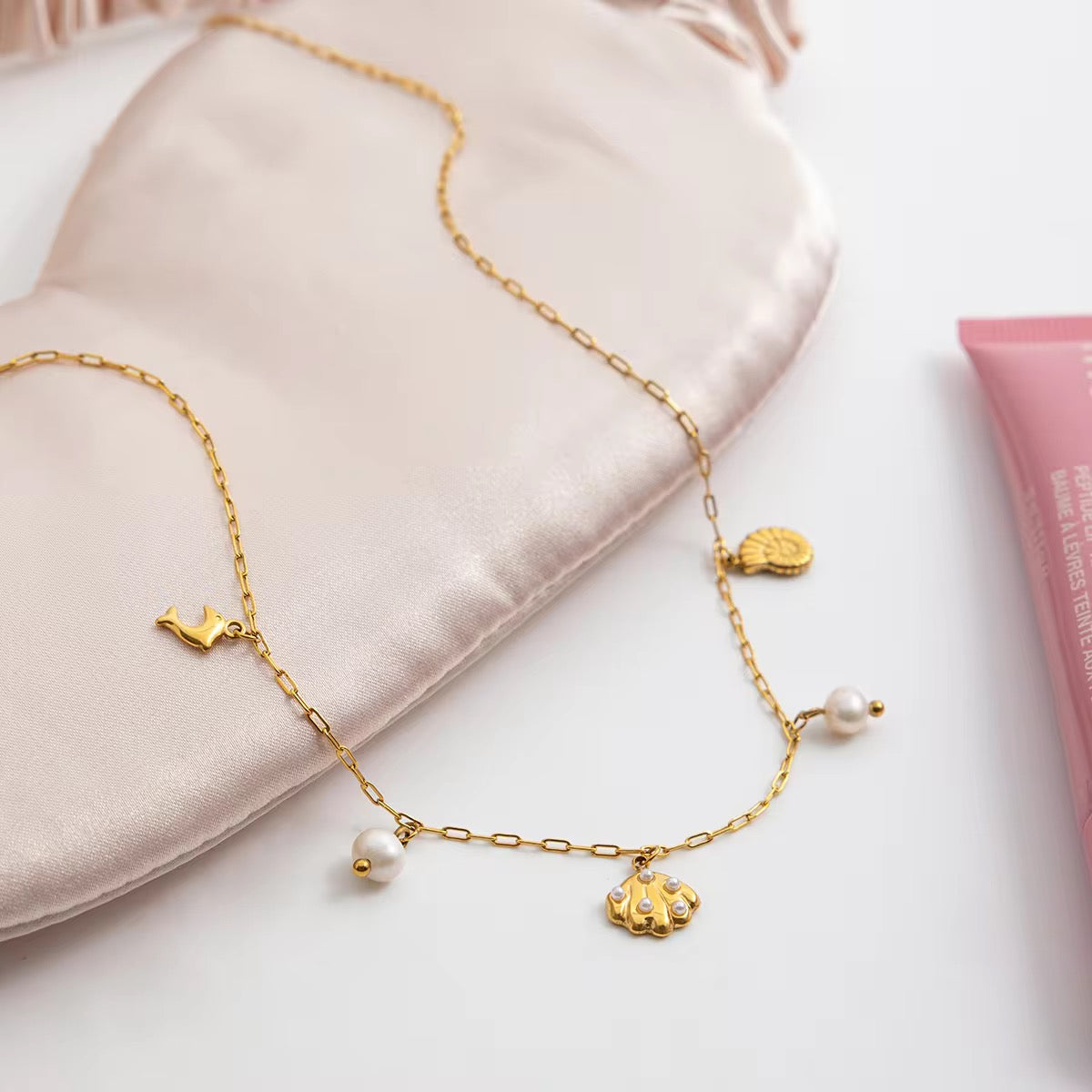 SEAPEARL CHARMS NECKLACE