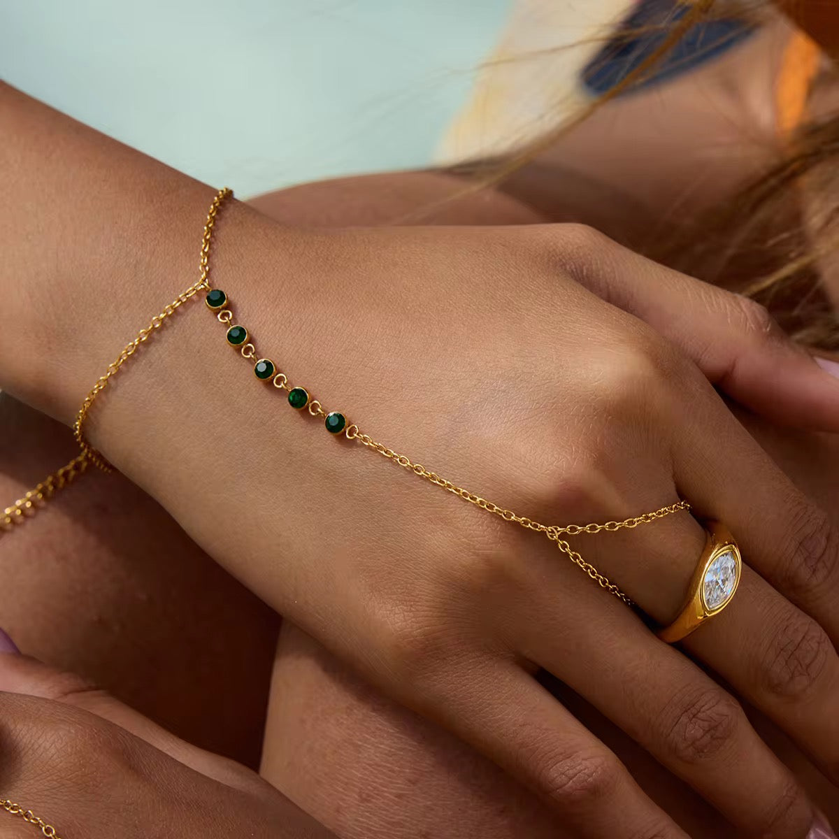 EMERALD BREEZE HANDCHAIN
