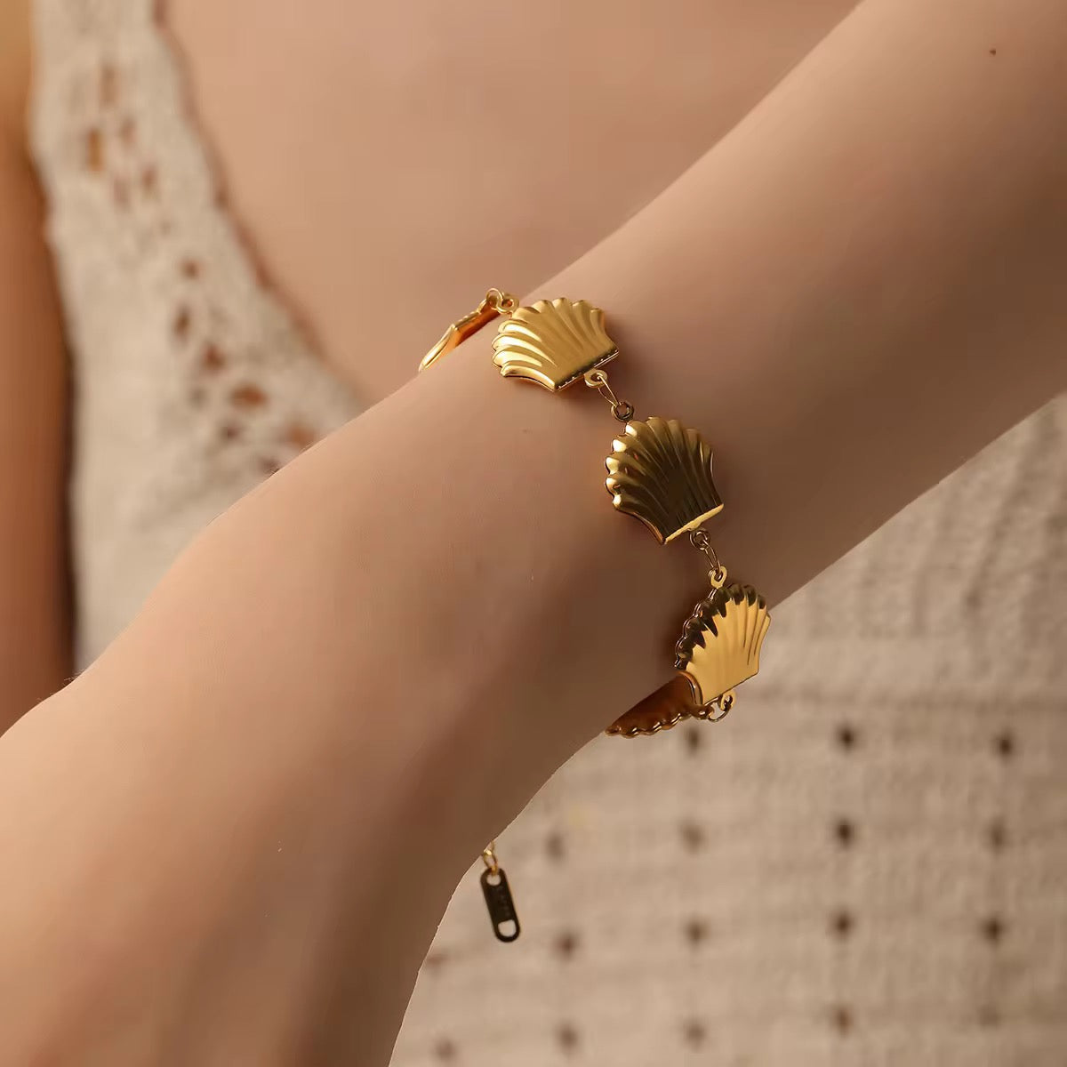 SHELL BRACELET