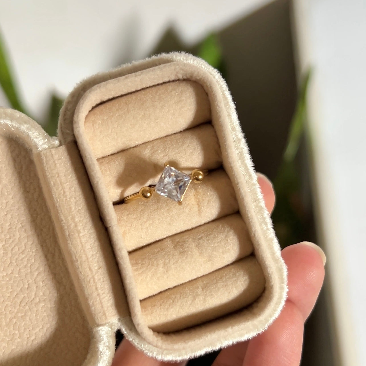 IVY RING