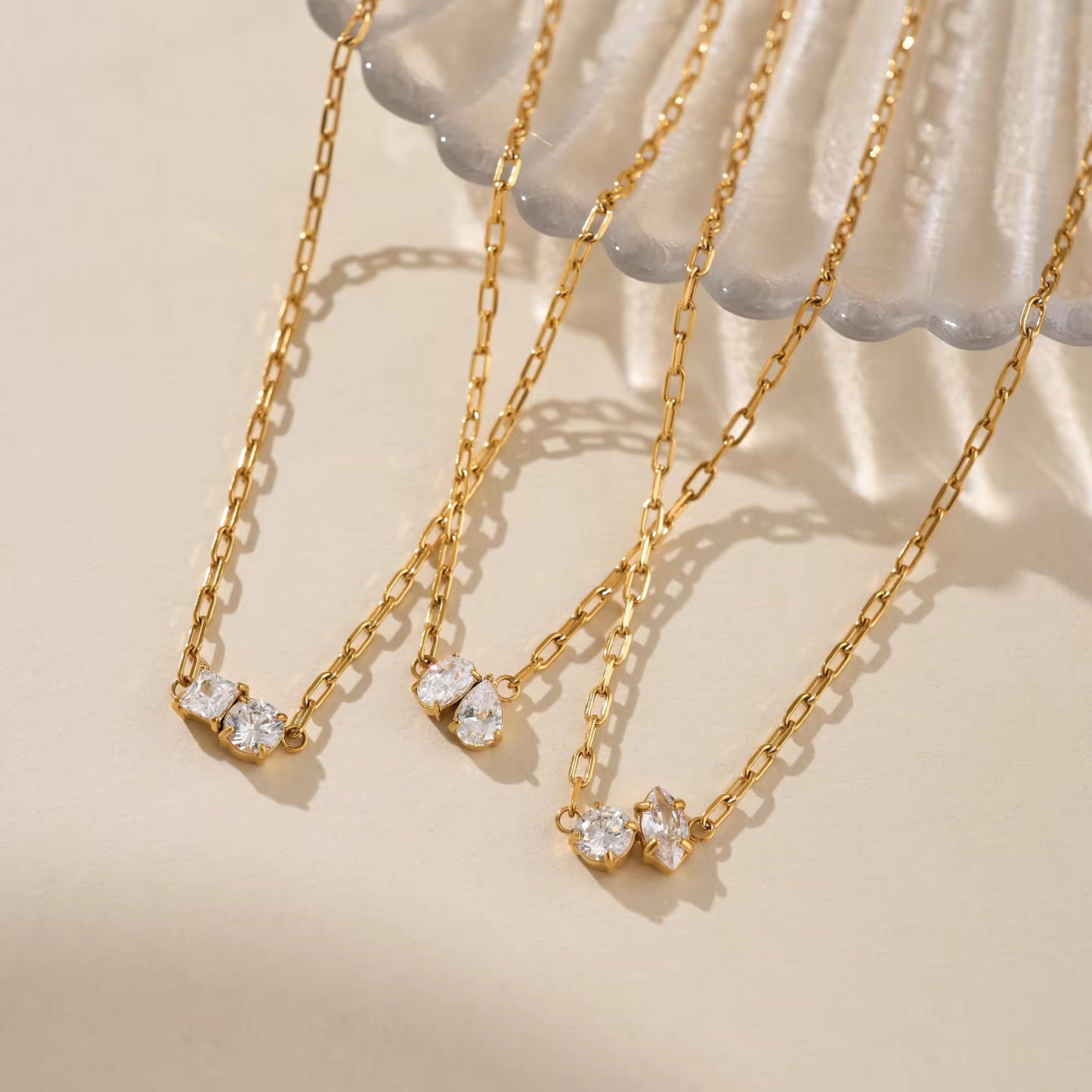 VELINE NECKLACE