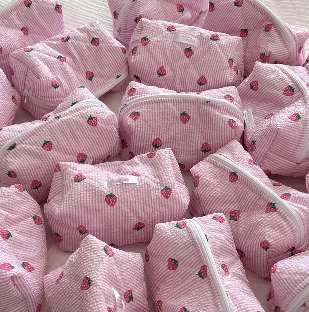 STRAWBERRY POUCH