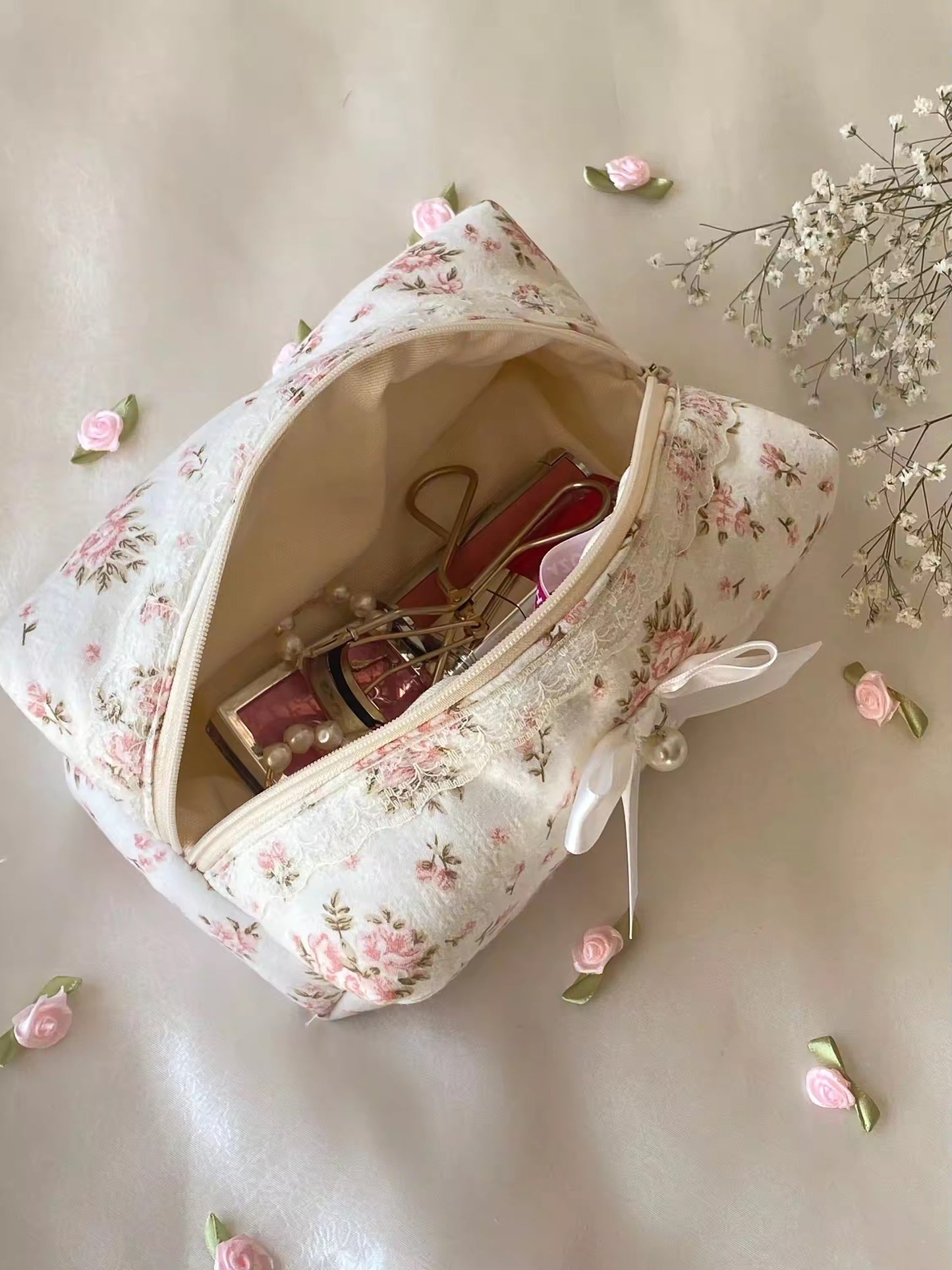 BEIGE BOW POUCH