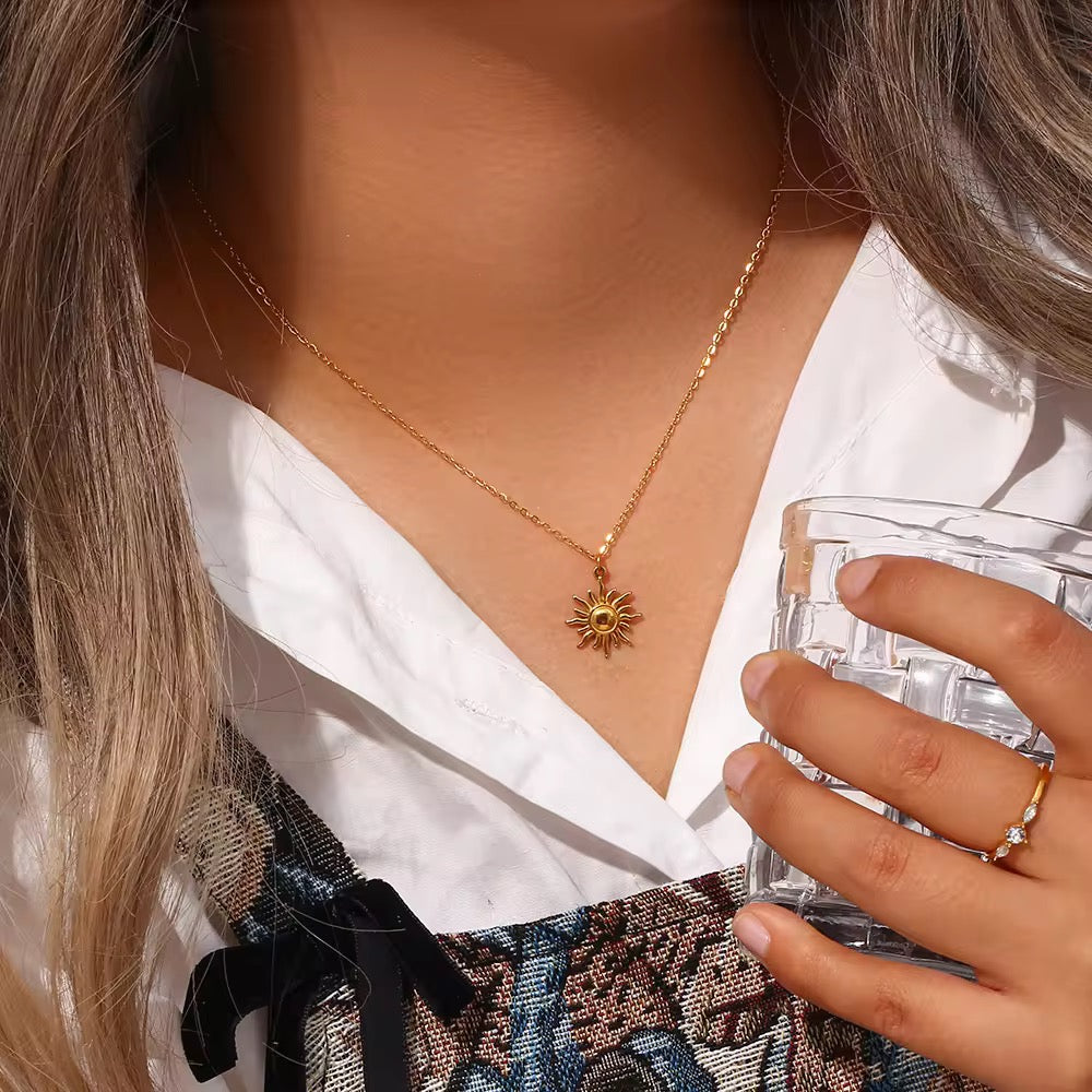 SOLICE NECKLACE
