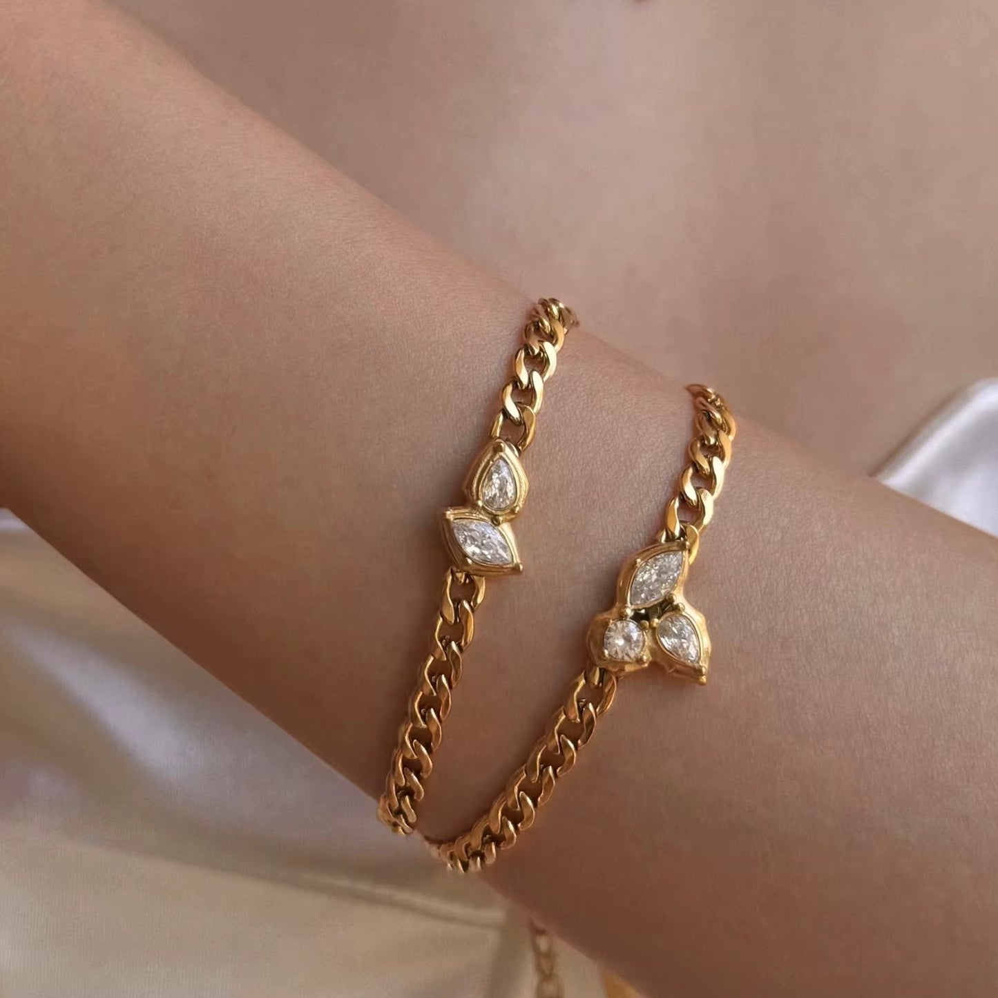 CRESTED BLOOM BRACELET