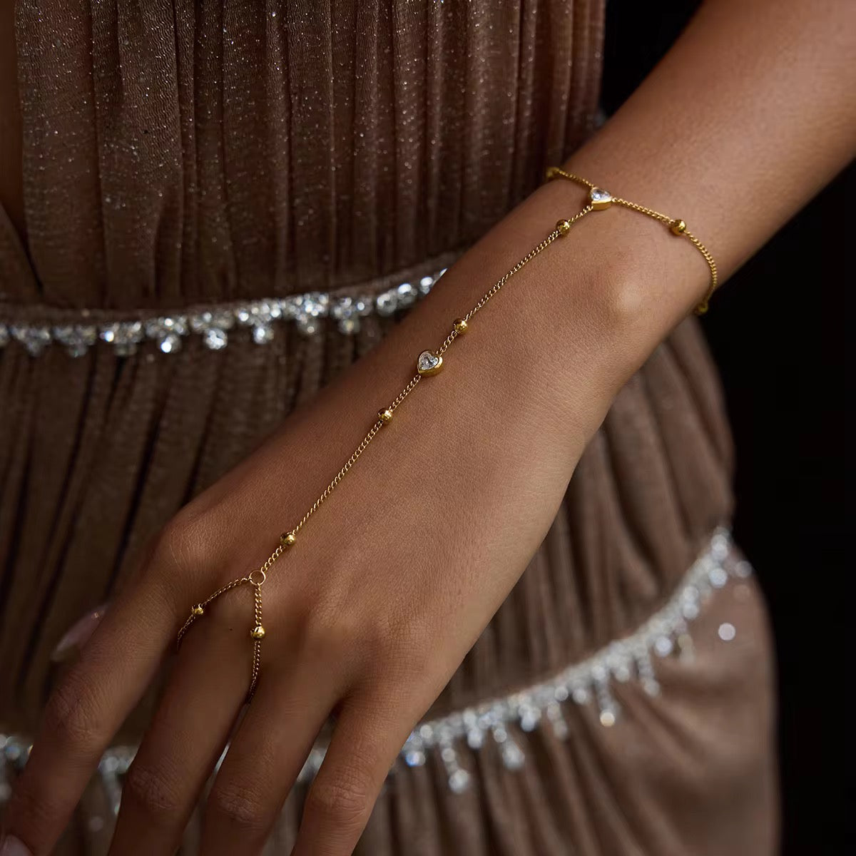 AMORE HANDCHAIN