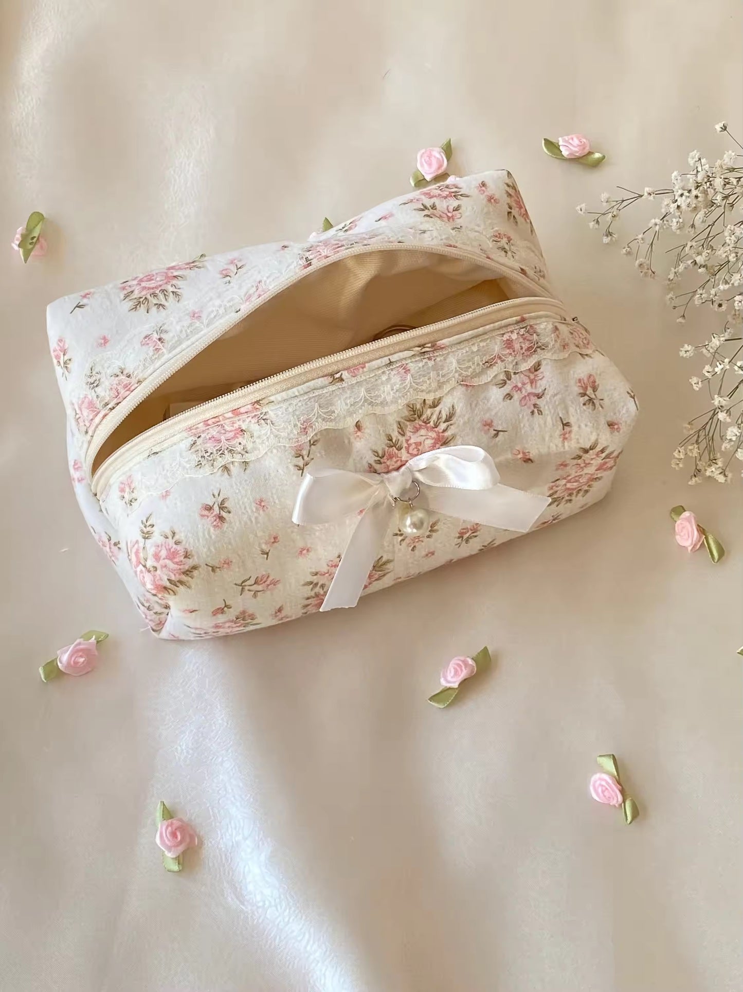 BEIGE BOW POUCH