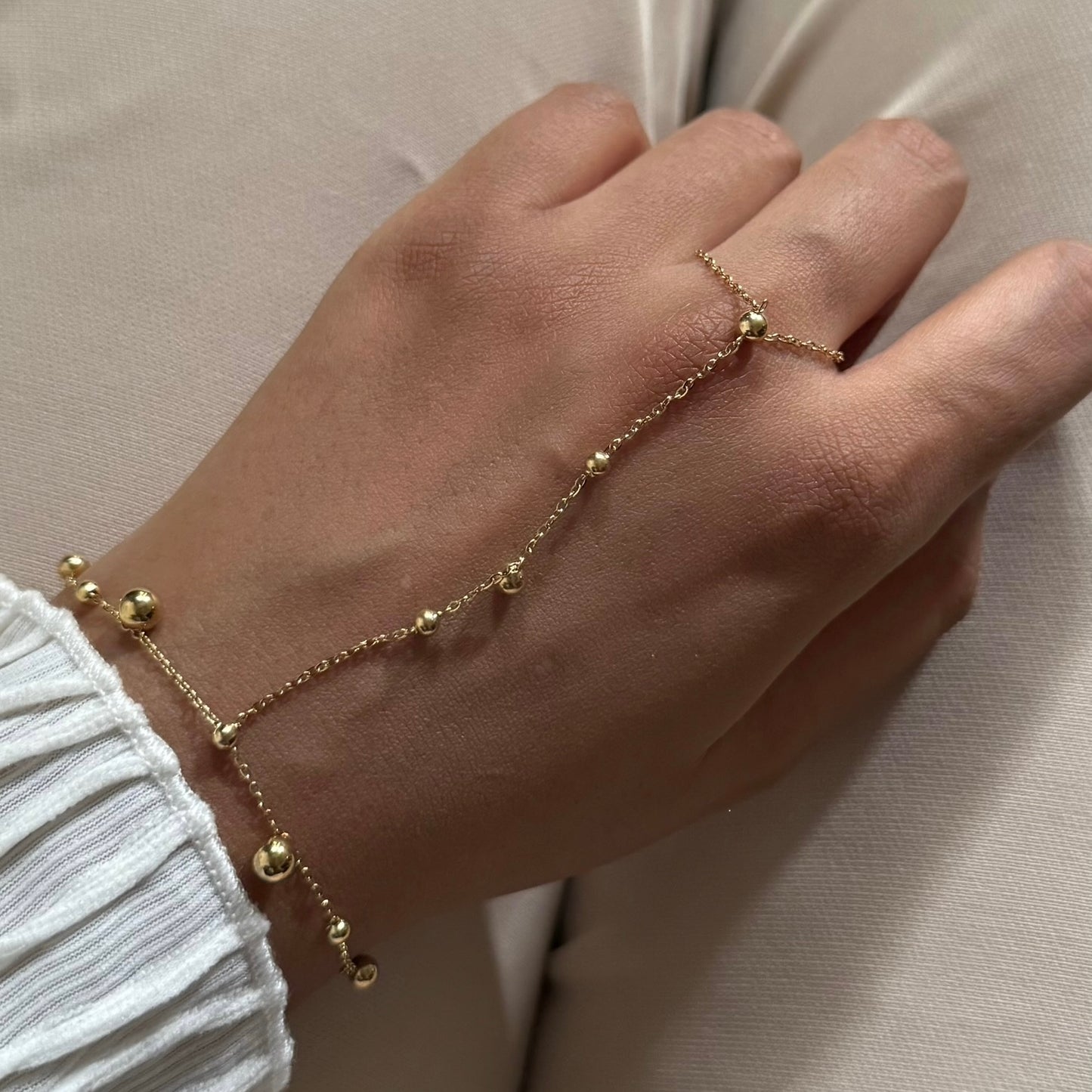 BEADED HANDCHAIN