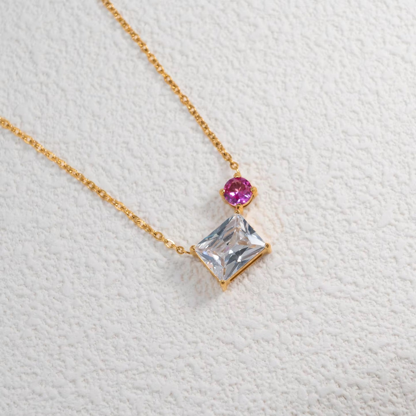 ALERA NECKLACE
