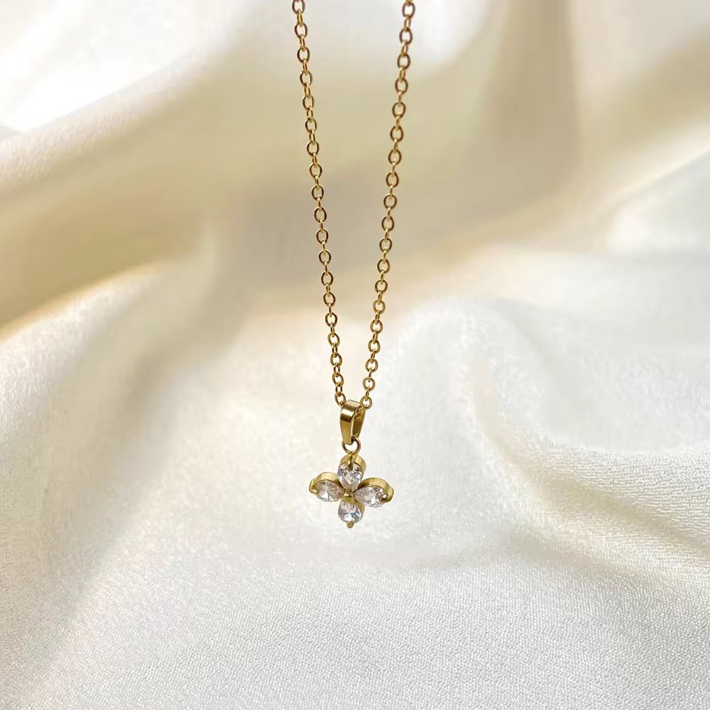 FIORA NECKLACE