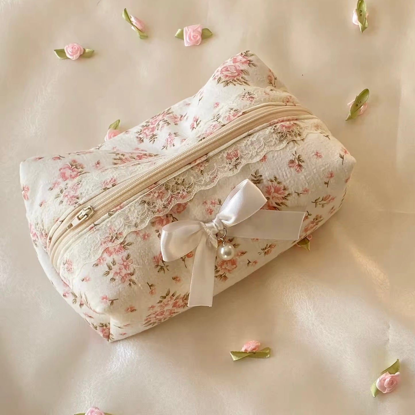BEIGE BOW POUCH