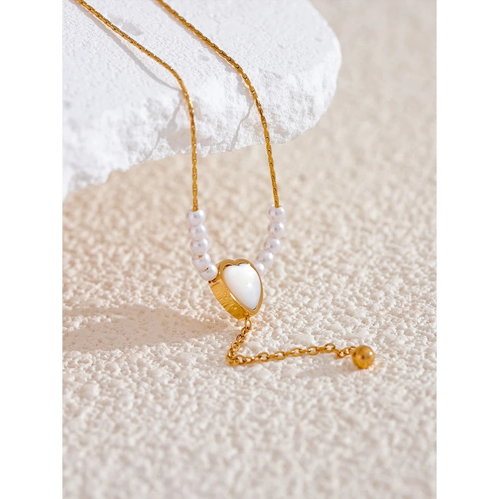 SWAN NECKLACE