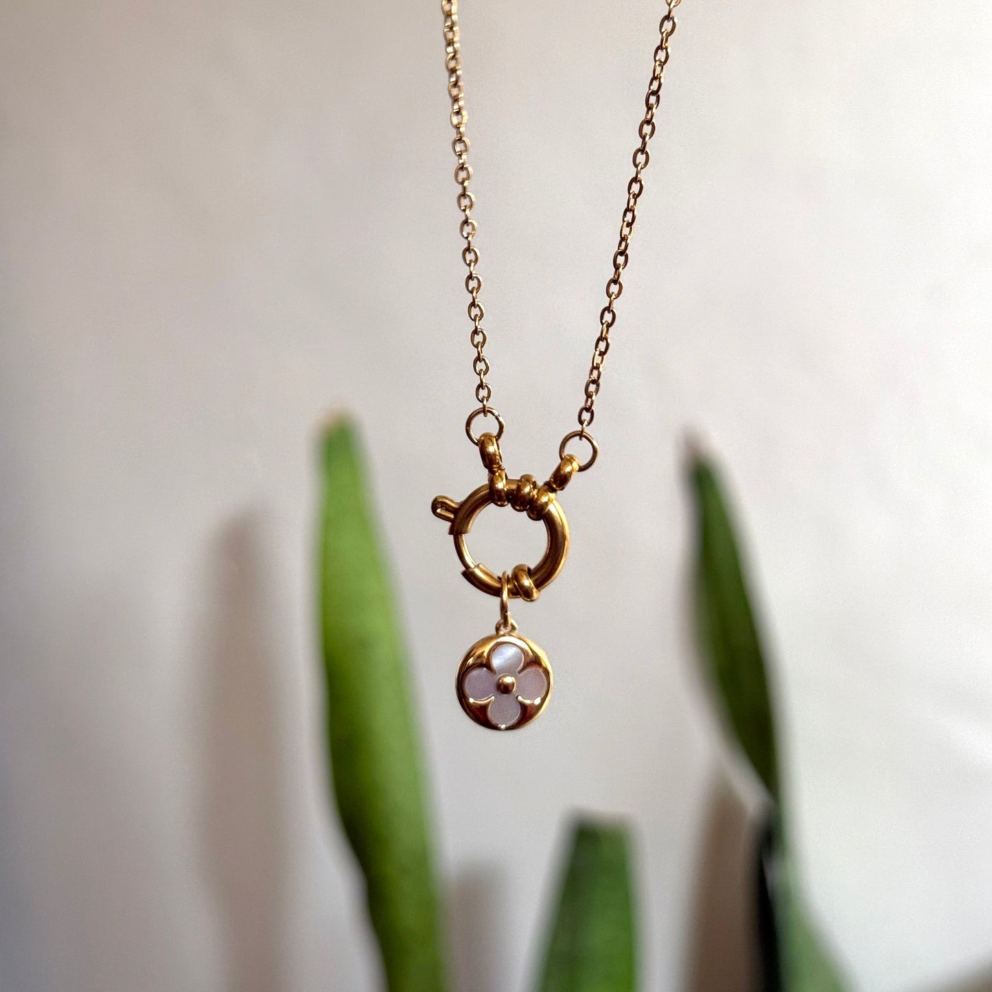SHELL CLOVER CHARM