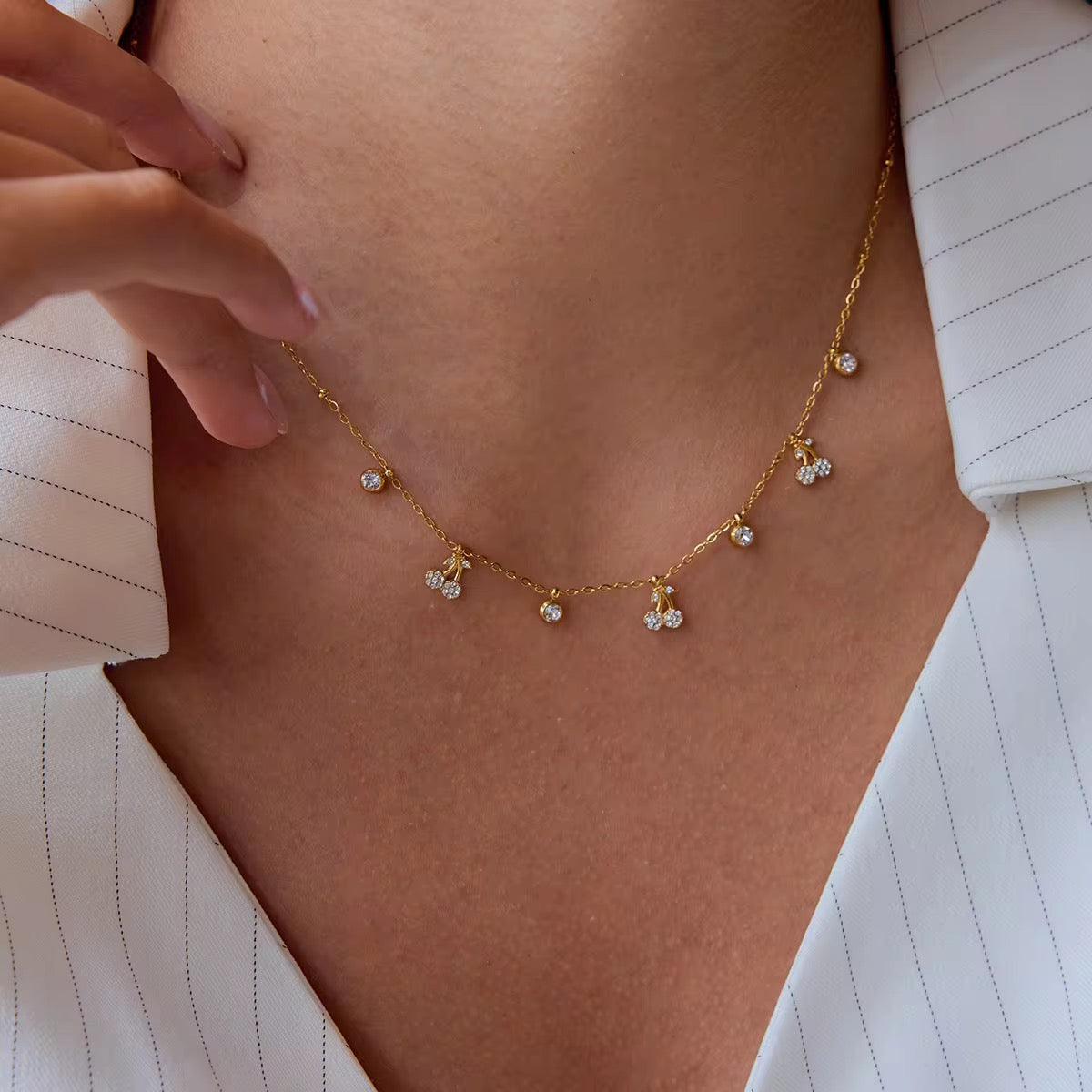 GLEAMBERRY NECKLACE