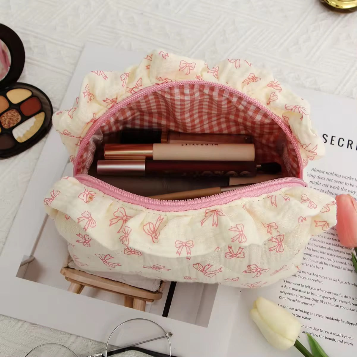RUFFLE KNOT POUCH