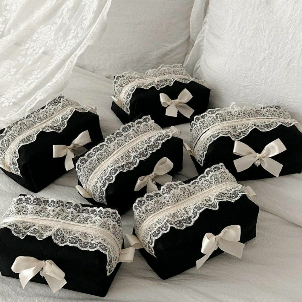 BLACK BOW POUCH