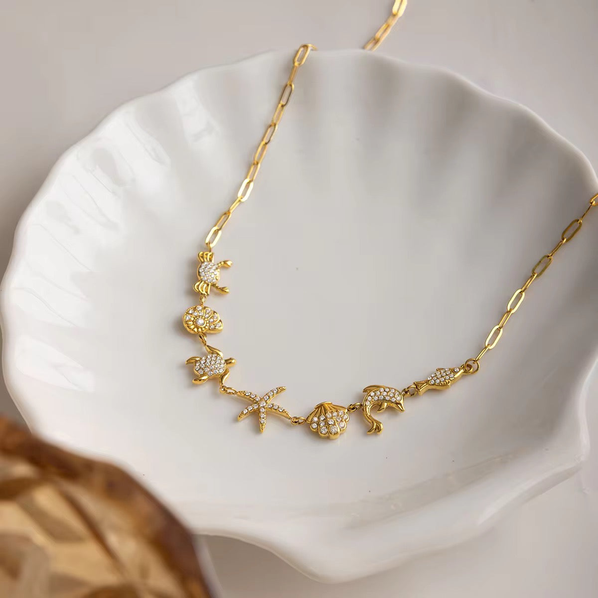 ANNE NECKLACE