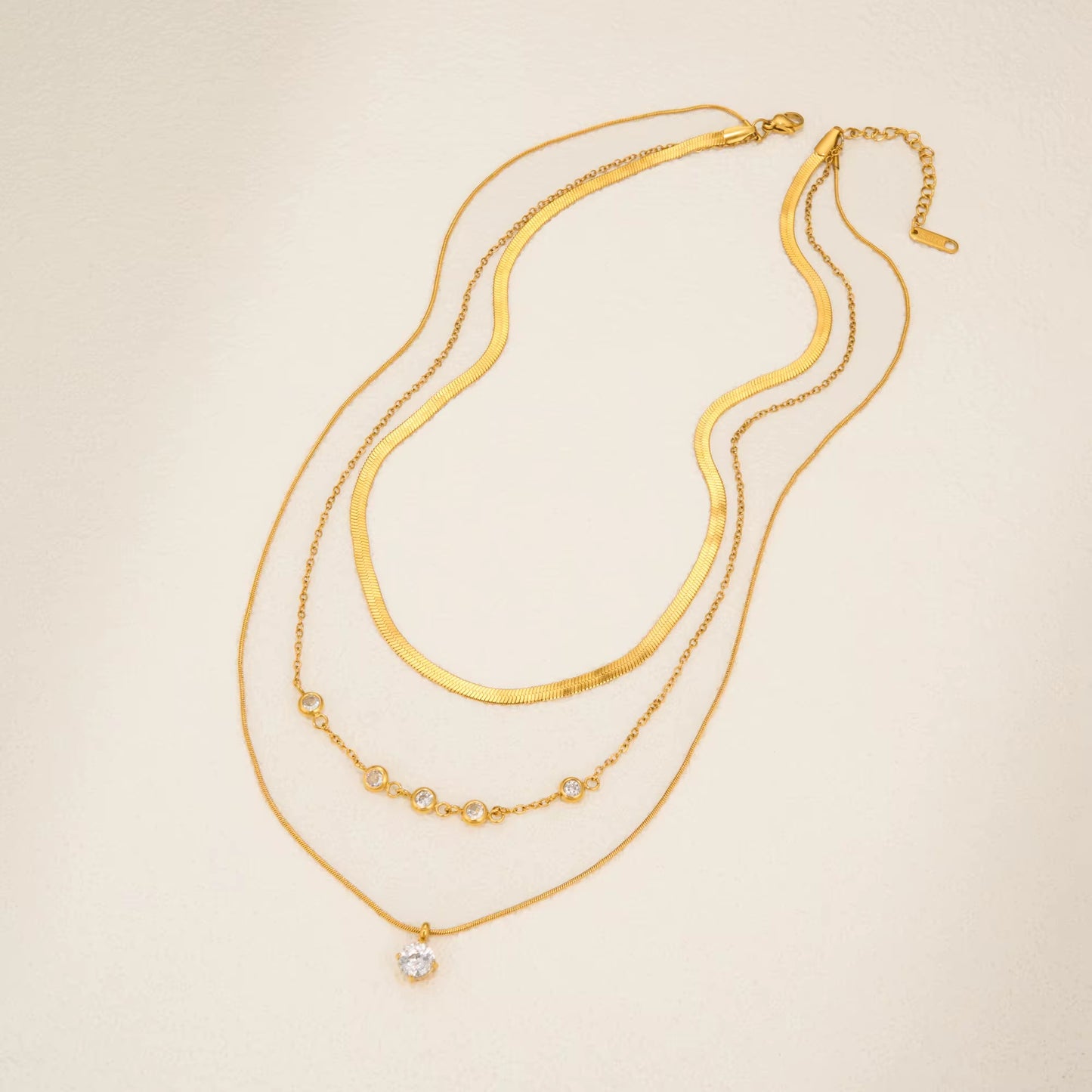 CARYA NECKLACE