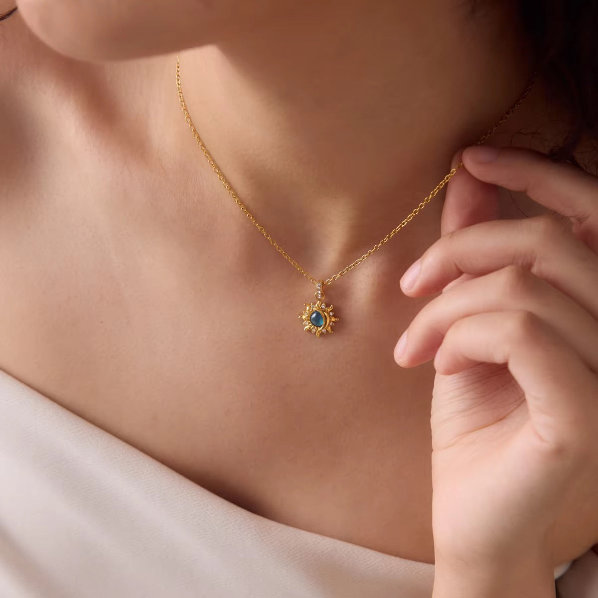 ATHY NECKLACE