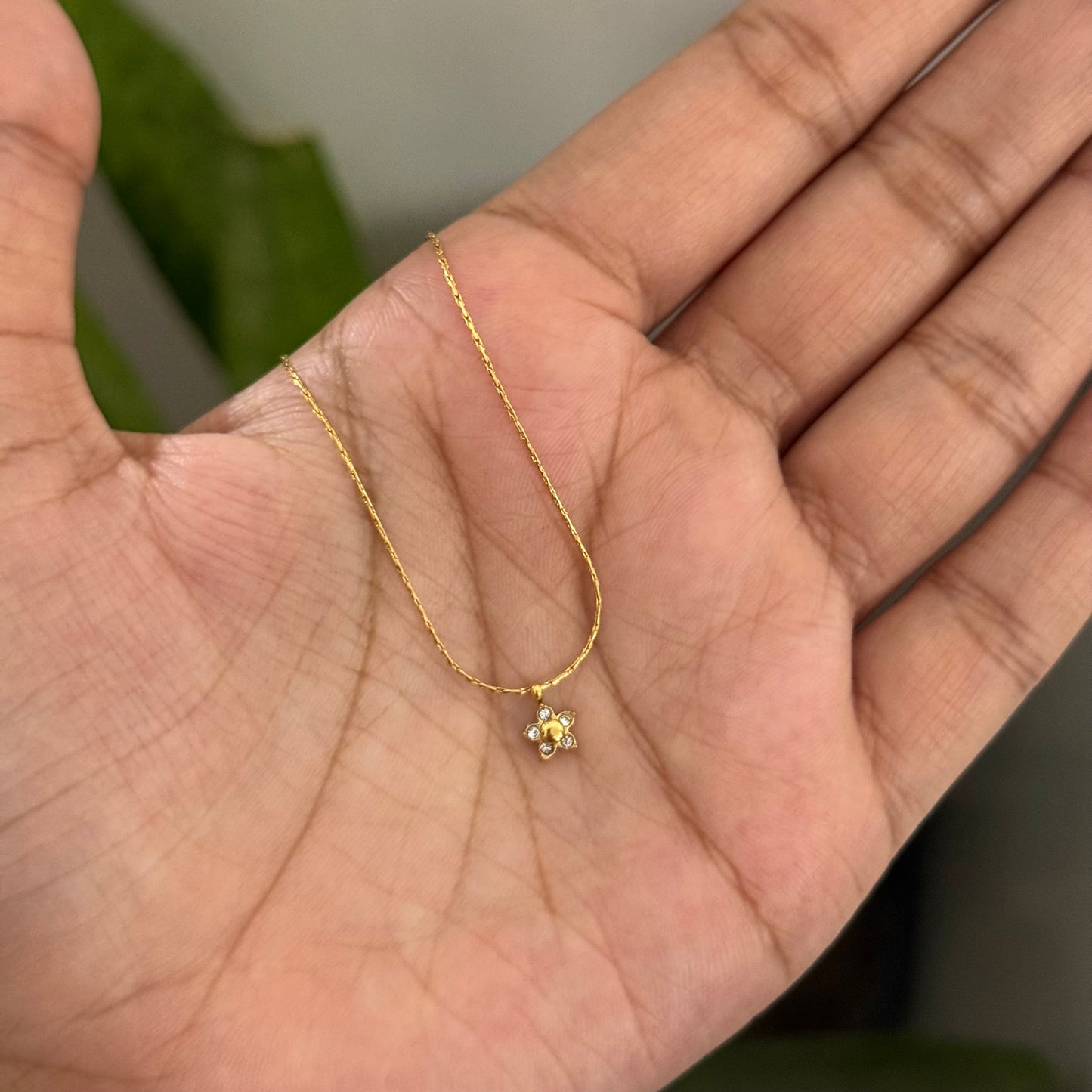 BUD NECKLACE