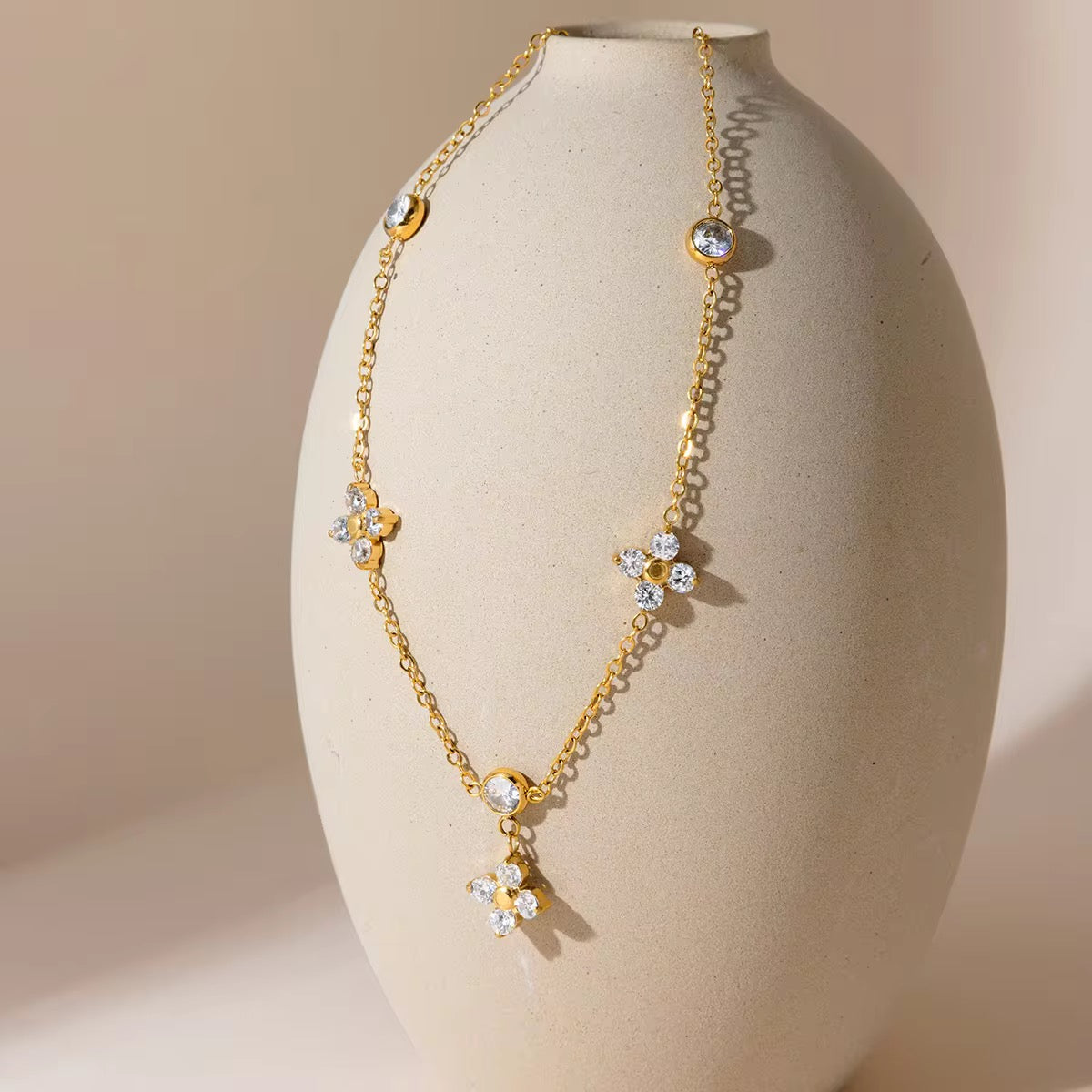 EITH NECKLACE