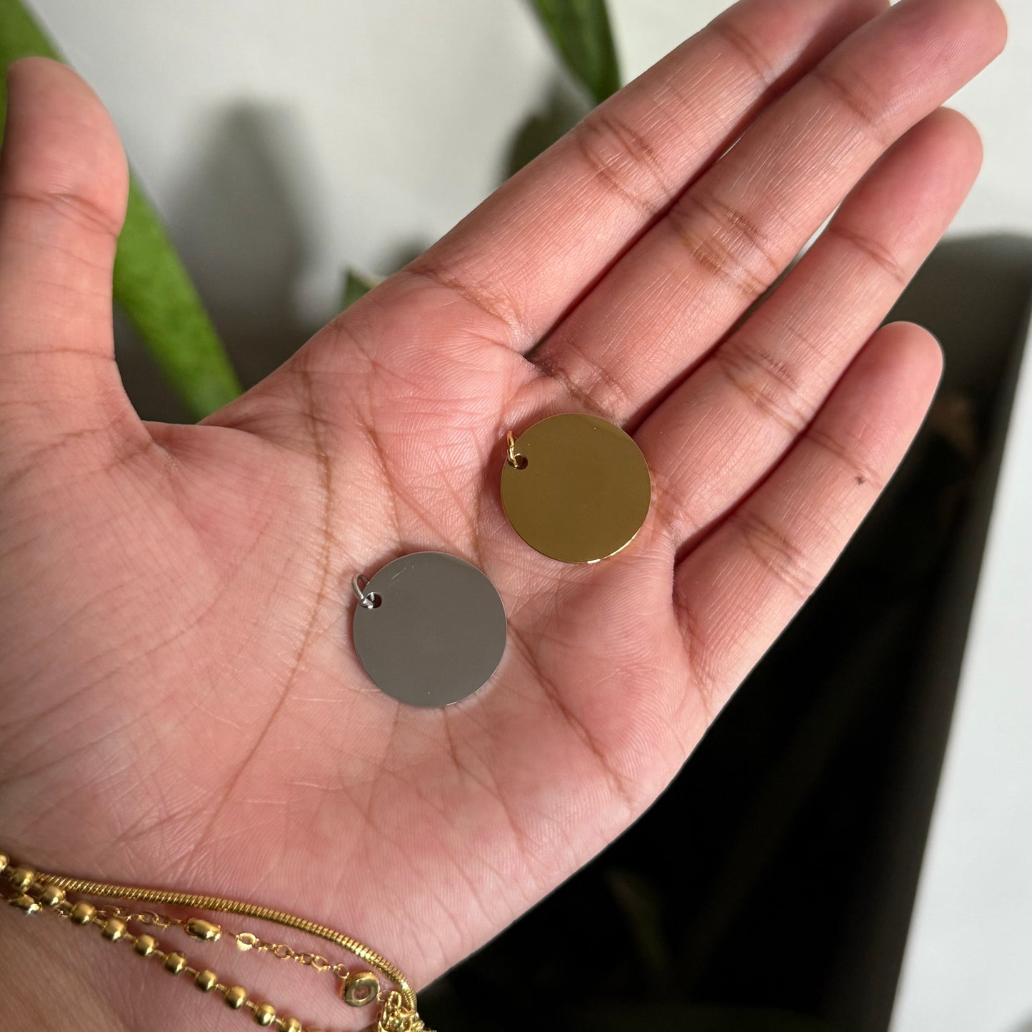ROUND ENGRAVABLE CHARM