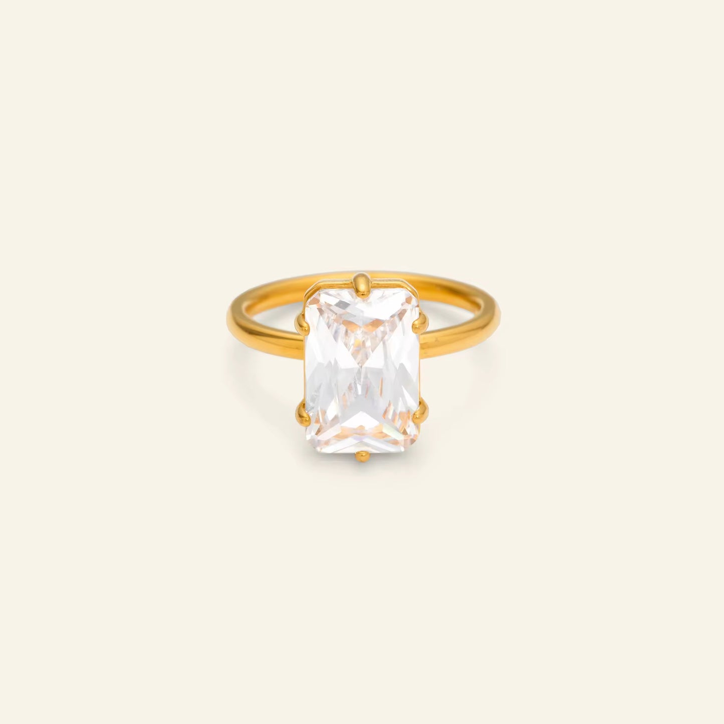 VESTA RING (EMERALD CUT)