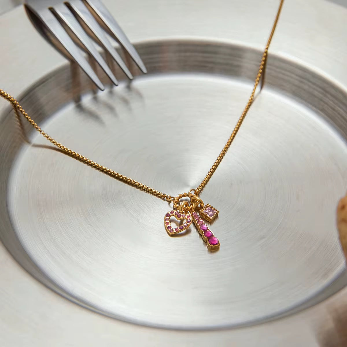 BLUSH NECKLACE
