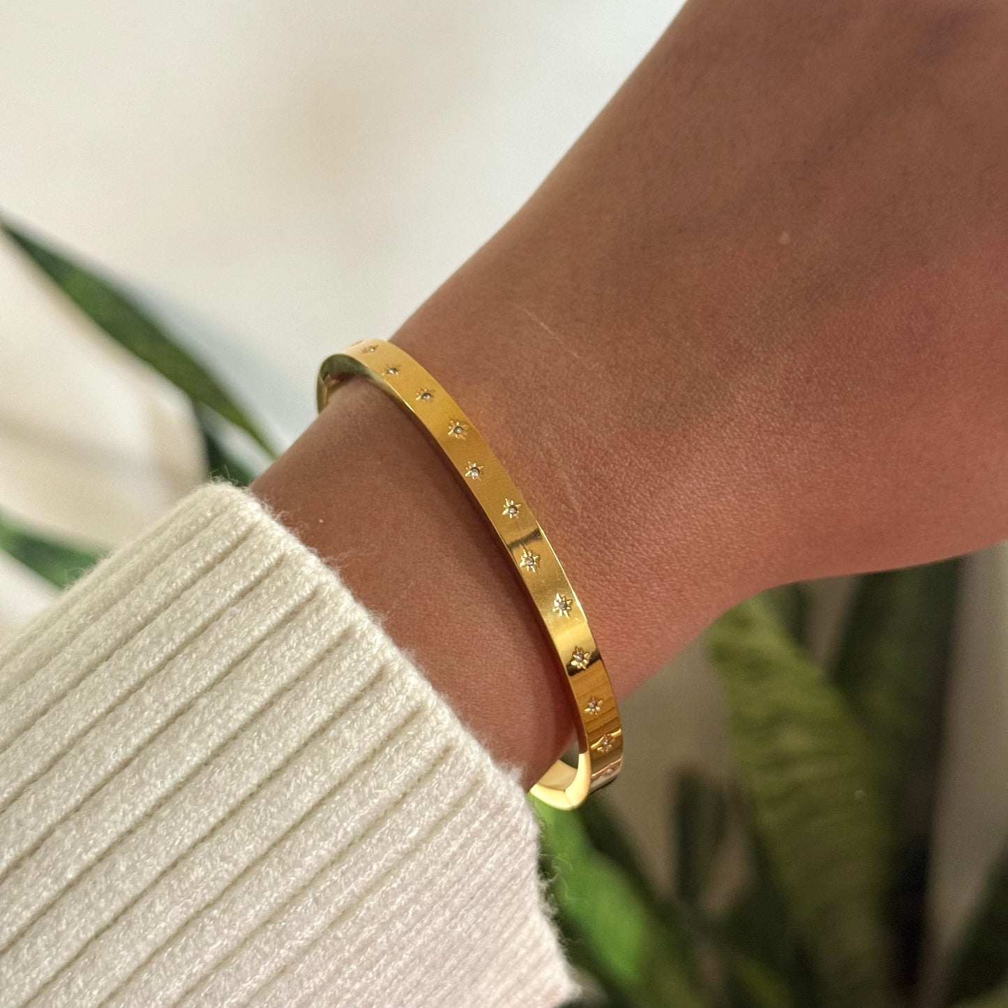 STARRY BANGLE BRACELET