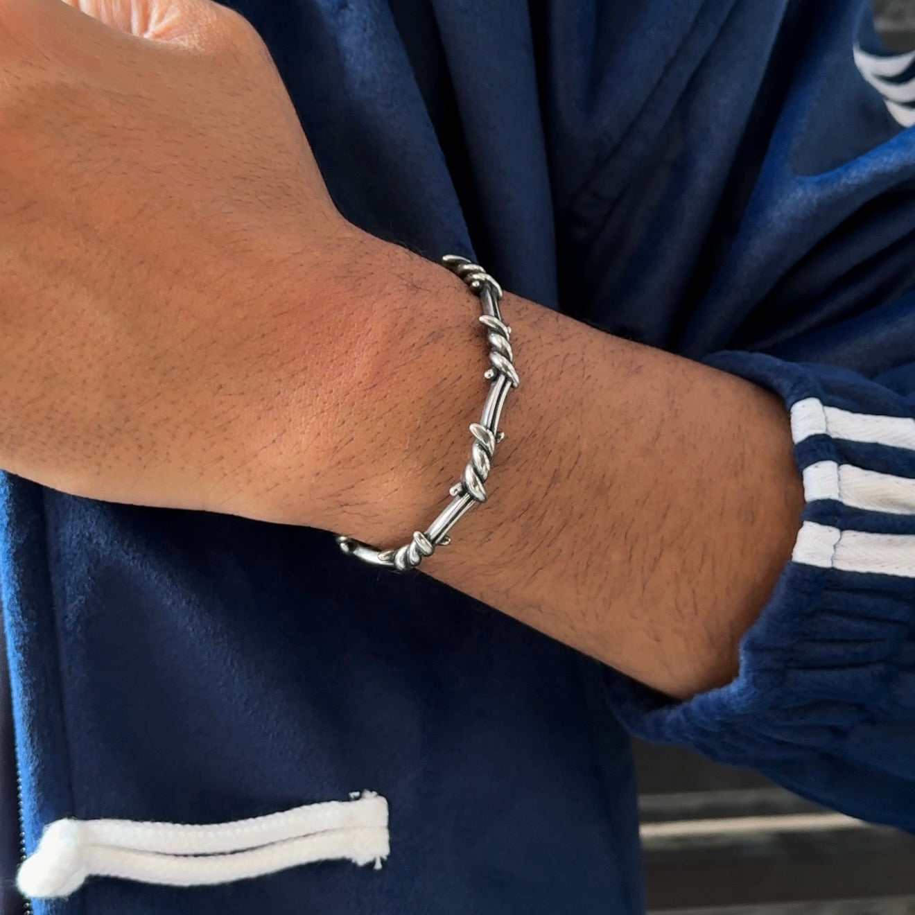 BLACK CREST CUFF