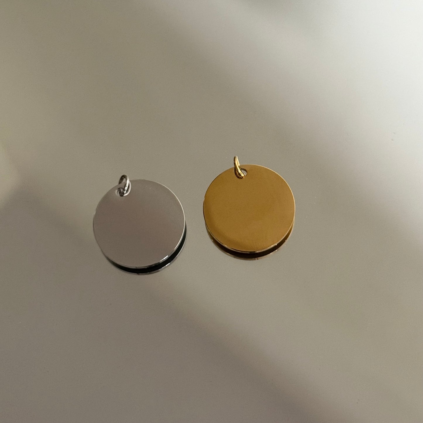 ROUND ENGRAVABLE CHARM