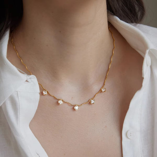 PETITE NECKLACE