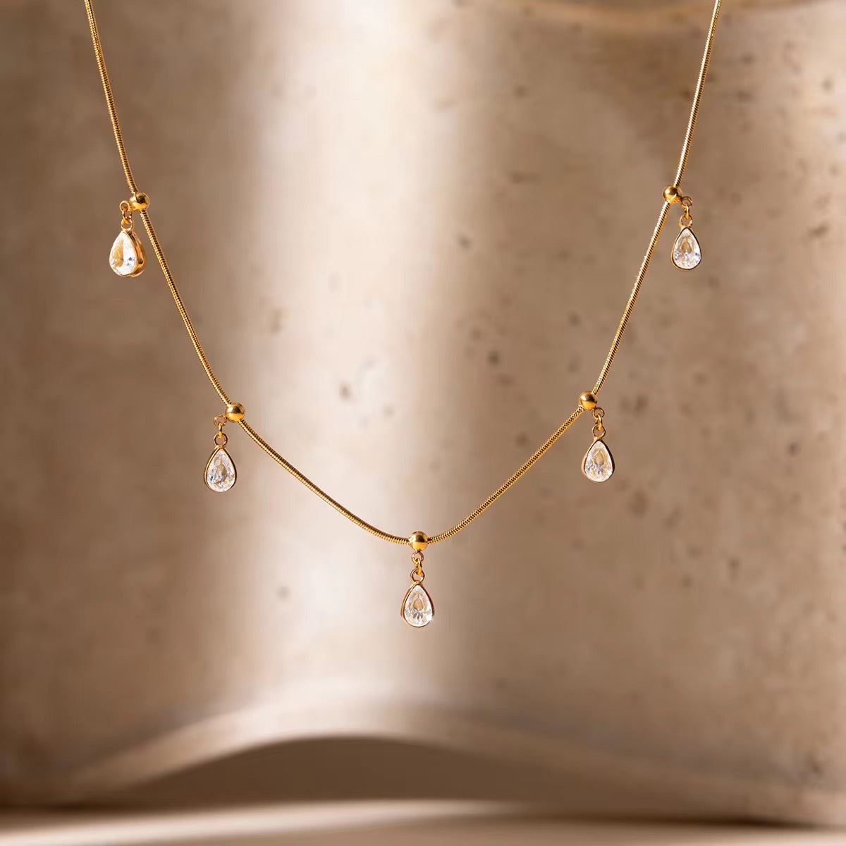OLIVE NECKLACE