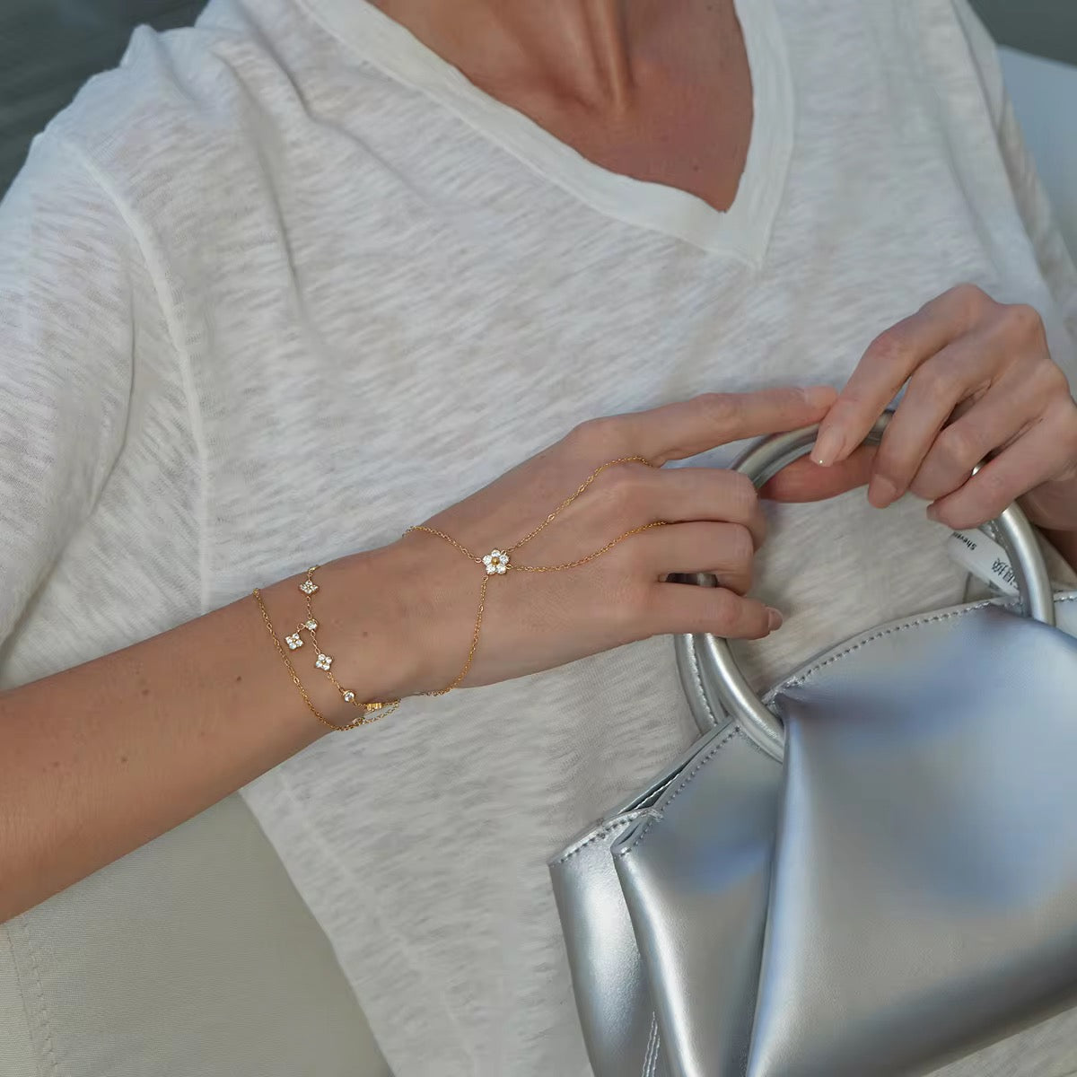 BRIDGET HANDCHAIN