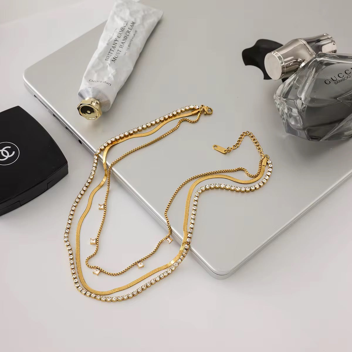 ARIS NECKLACE