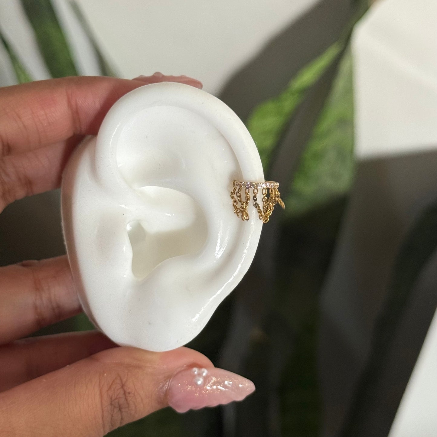 ASHLEY CLICKER EARRING ( SINGLE)