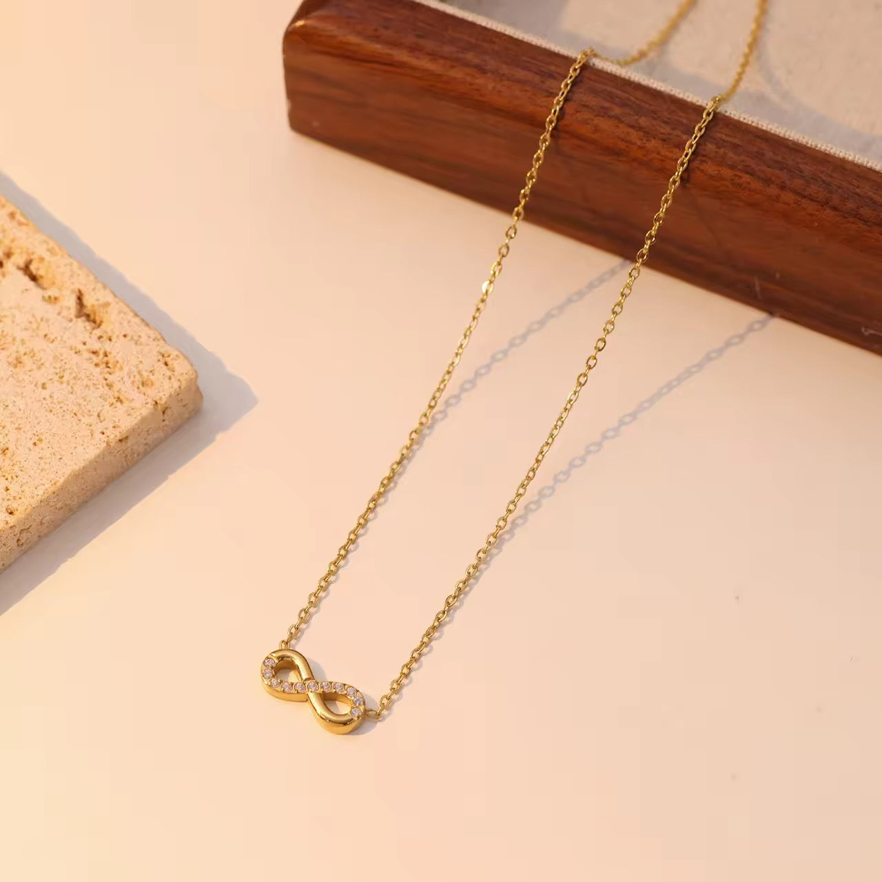 UNBOUND NECKLACE