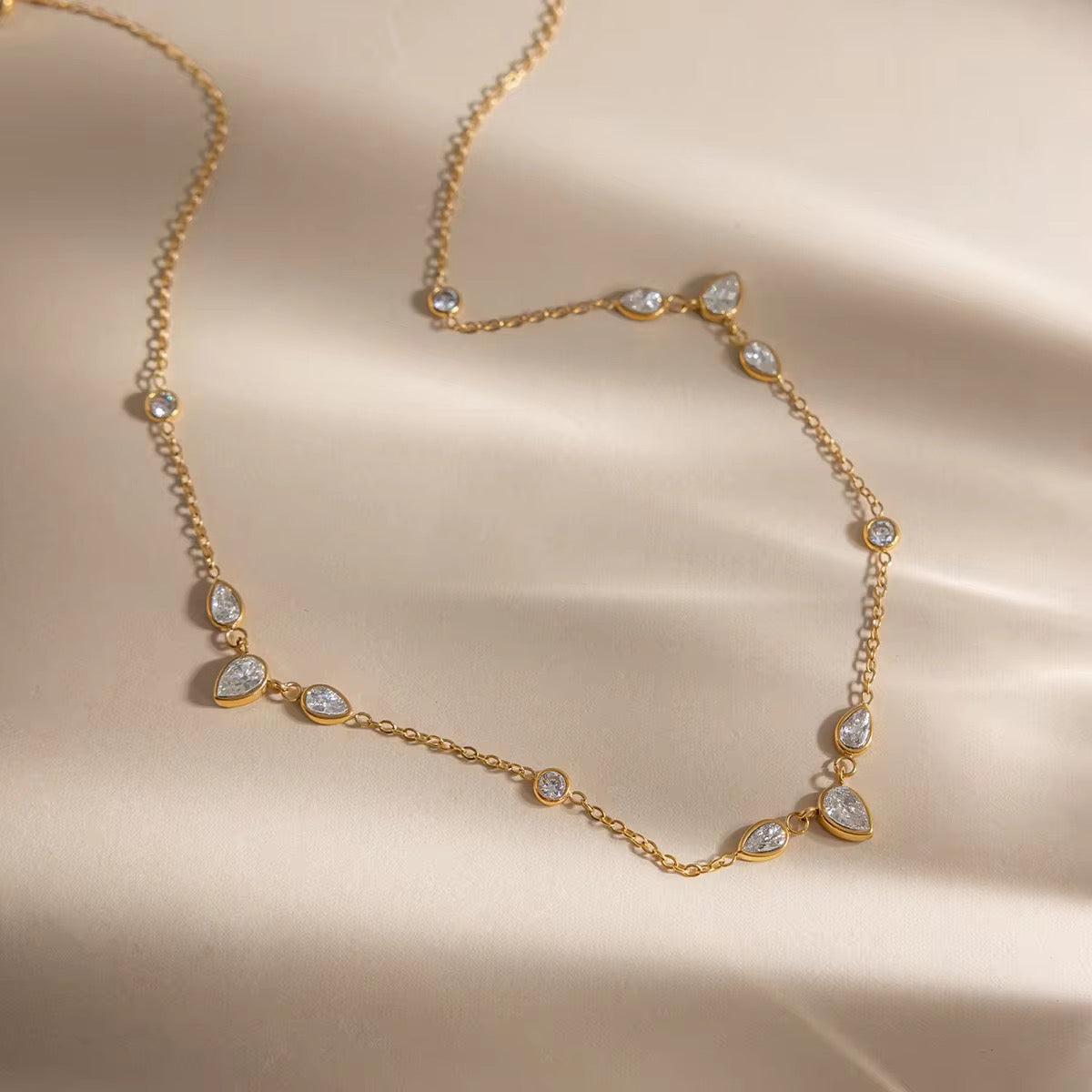 CLARA NECKLACE