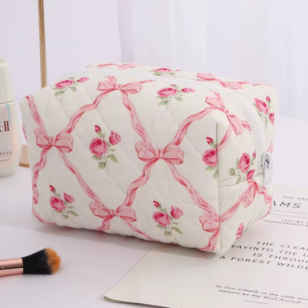 PETAL KNOT POUCH