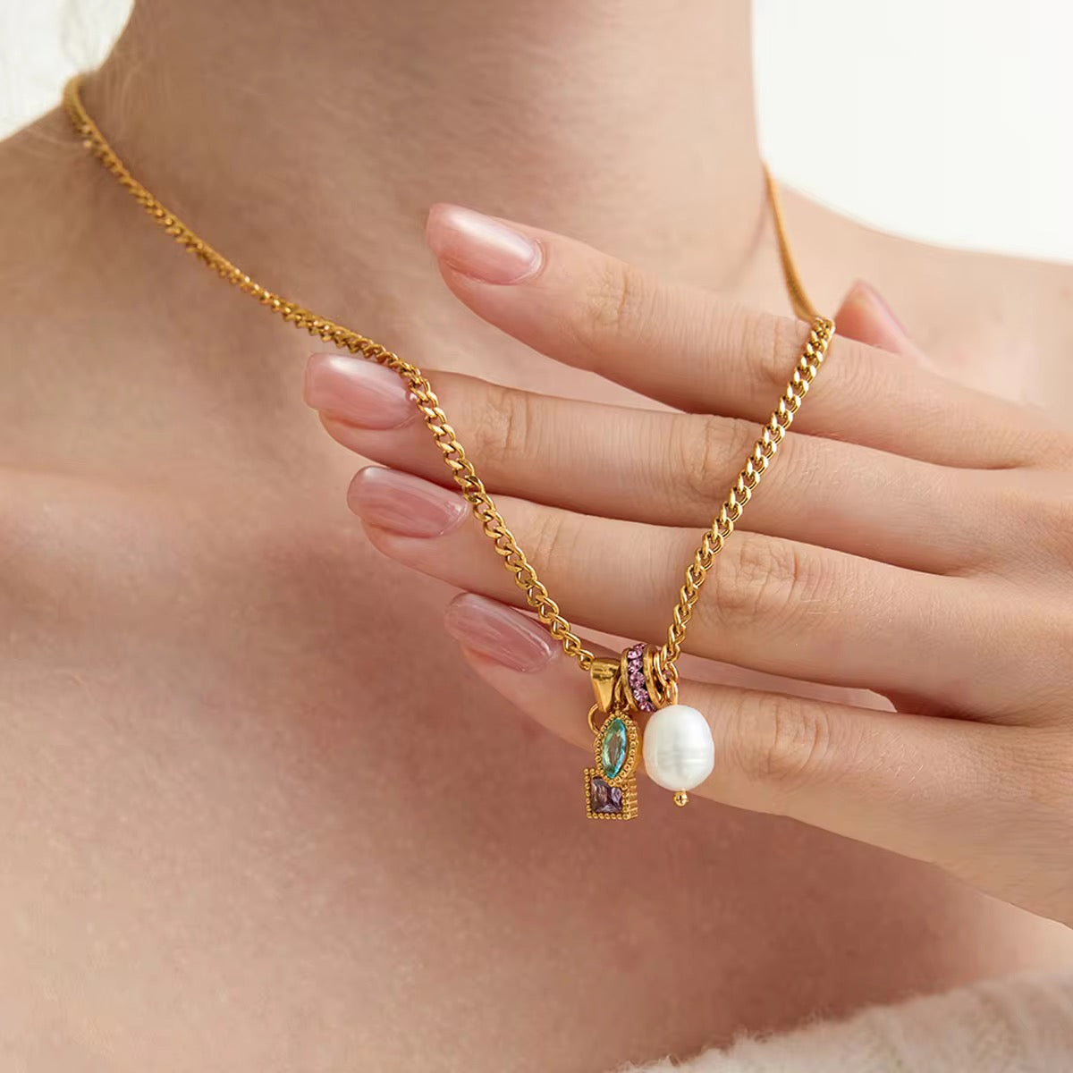ANASTASIA NECKLACE