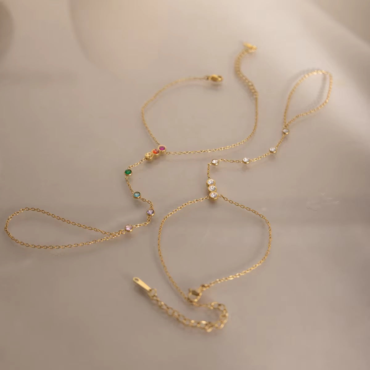 NORA HANDCHAIN (WHITE)