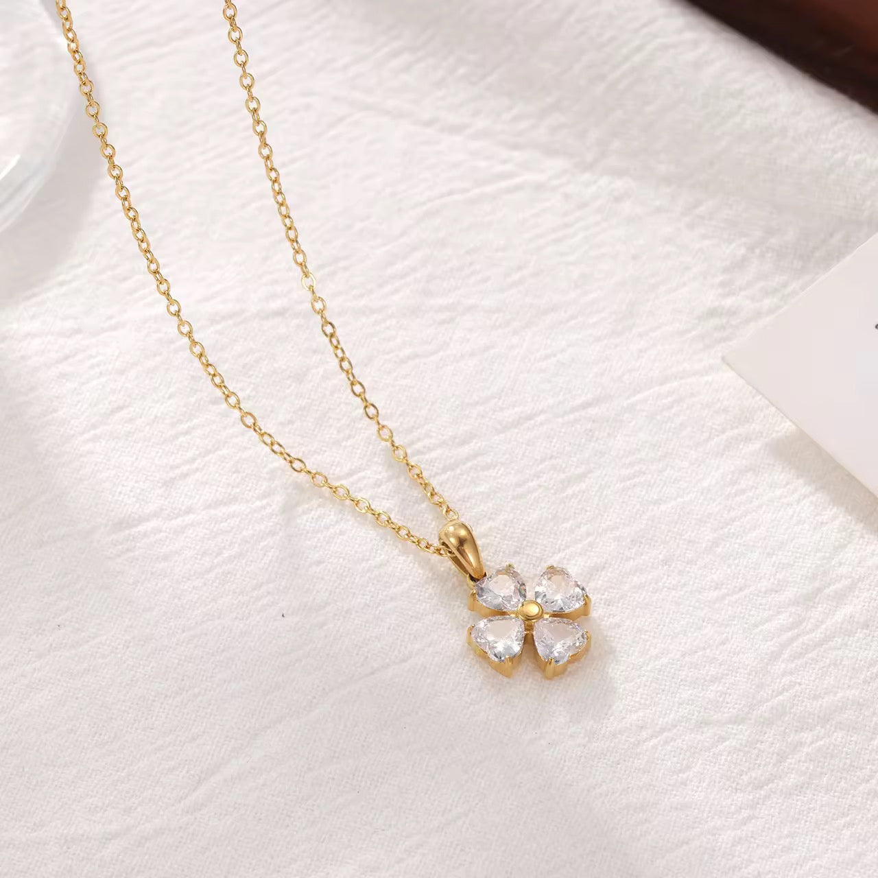 VALORA NECKLACE
