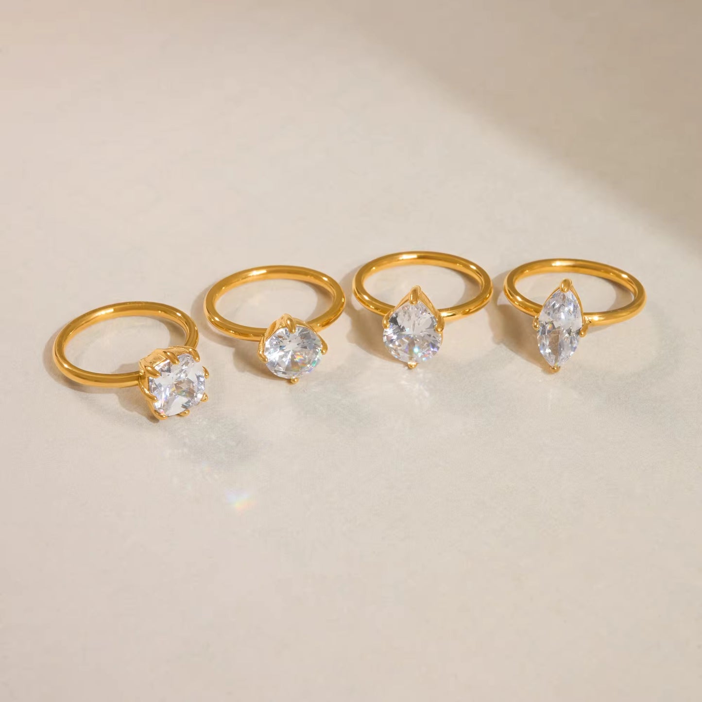 SOLARA RING( ROUND CUT)