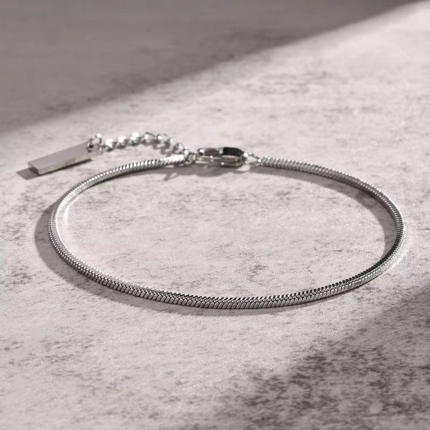 THIN SNAKE CHAIN BRACELET