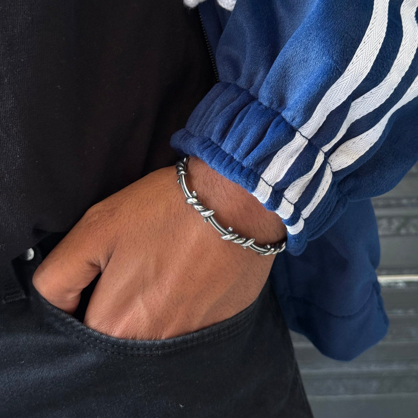 BLACK CREST CUFF