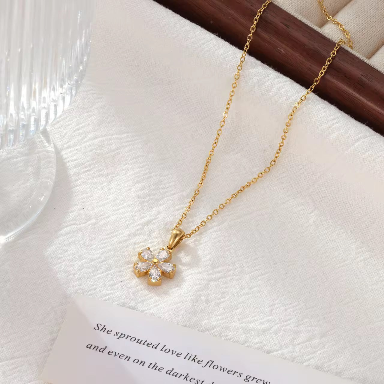 BLOOMLIGHT NECKLACE