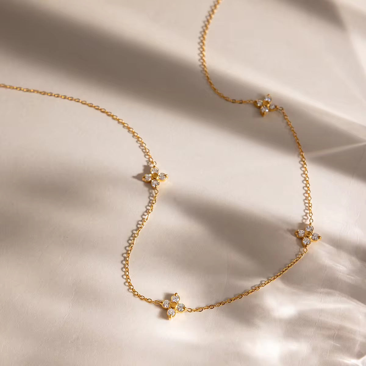 PETAL NECKLACE