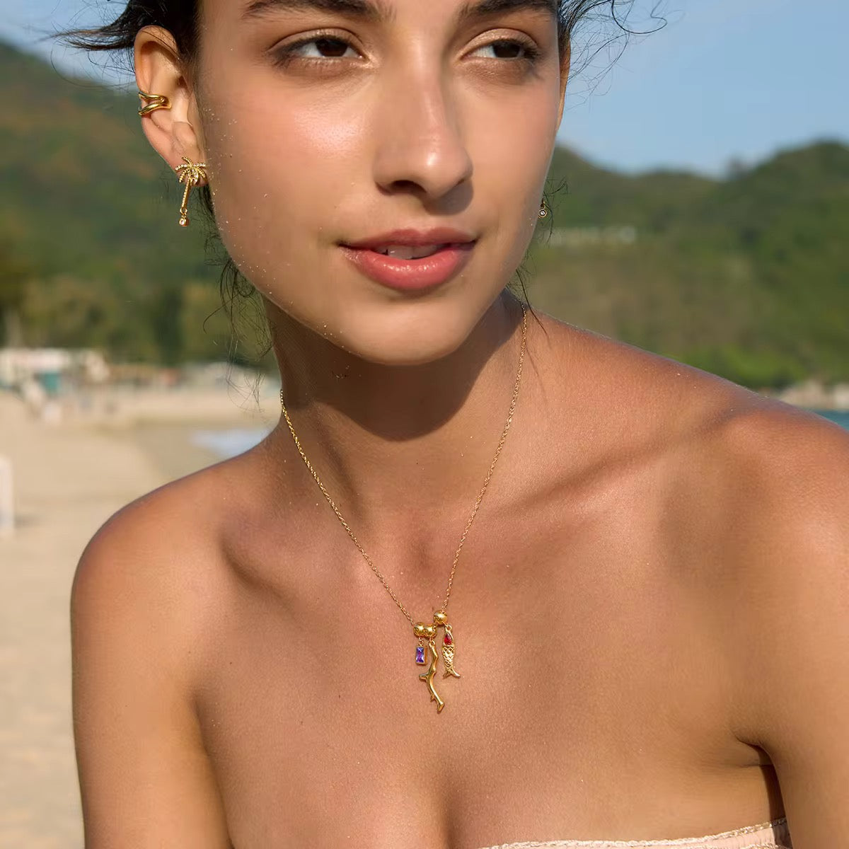 DELTA NECKLACE